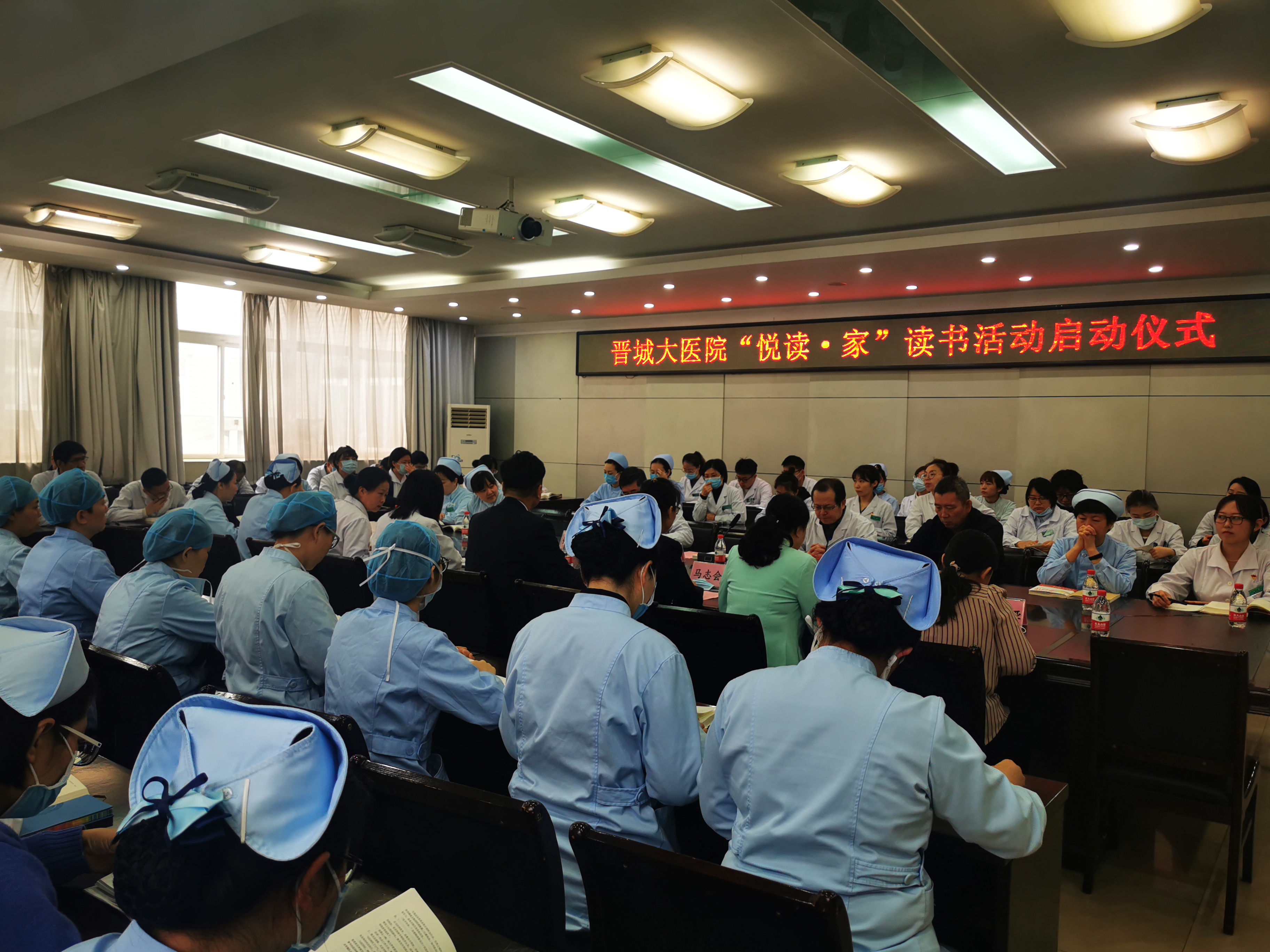 文學(xué)論壇.jpg 文學(xué)論壇.jpg