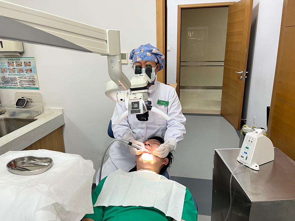 特色技術(shù)-2.顯微鏡下根管治療+STA無(wú)痛局麻.jpg 特色技術(shù)-2.顯微鏡下根管治療+STA無(wú)痛局麻.jpg