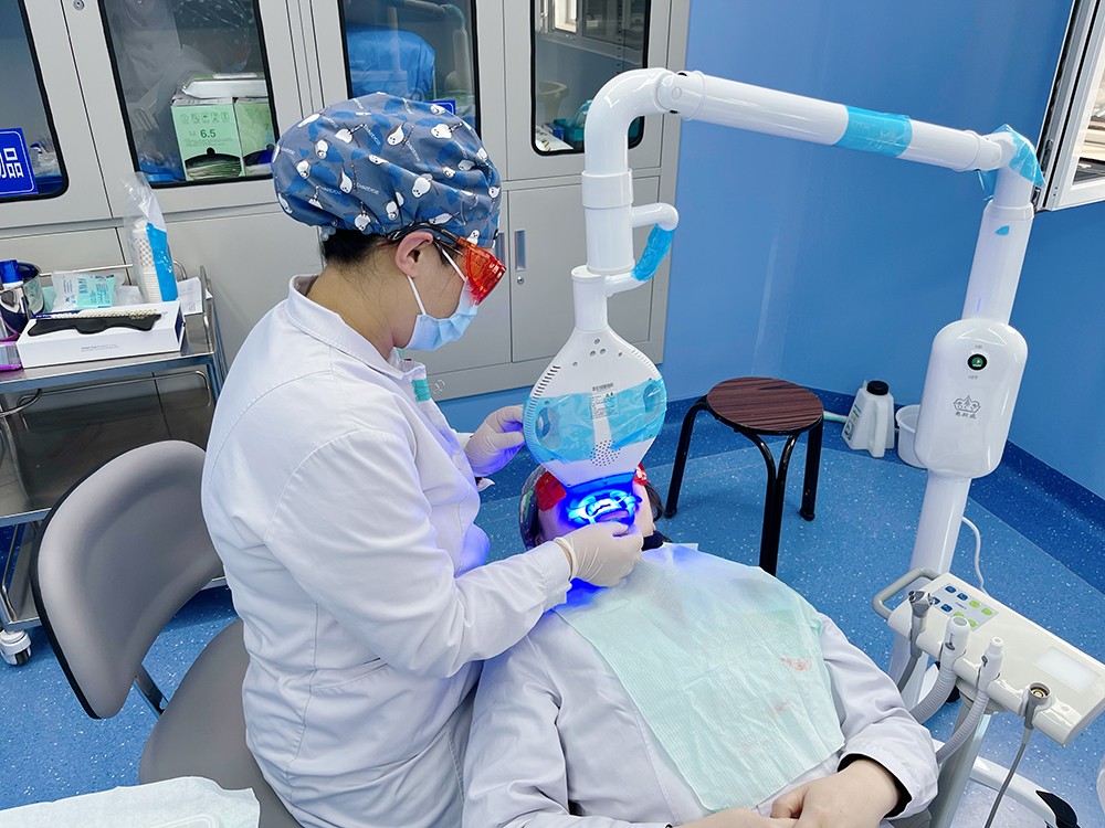 特色技術(shù)-3.無(wú)痛牙齒美白.jpg 特色技術(shù)-3.無(wú)痛牙齒美白.jpg