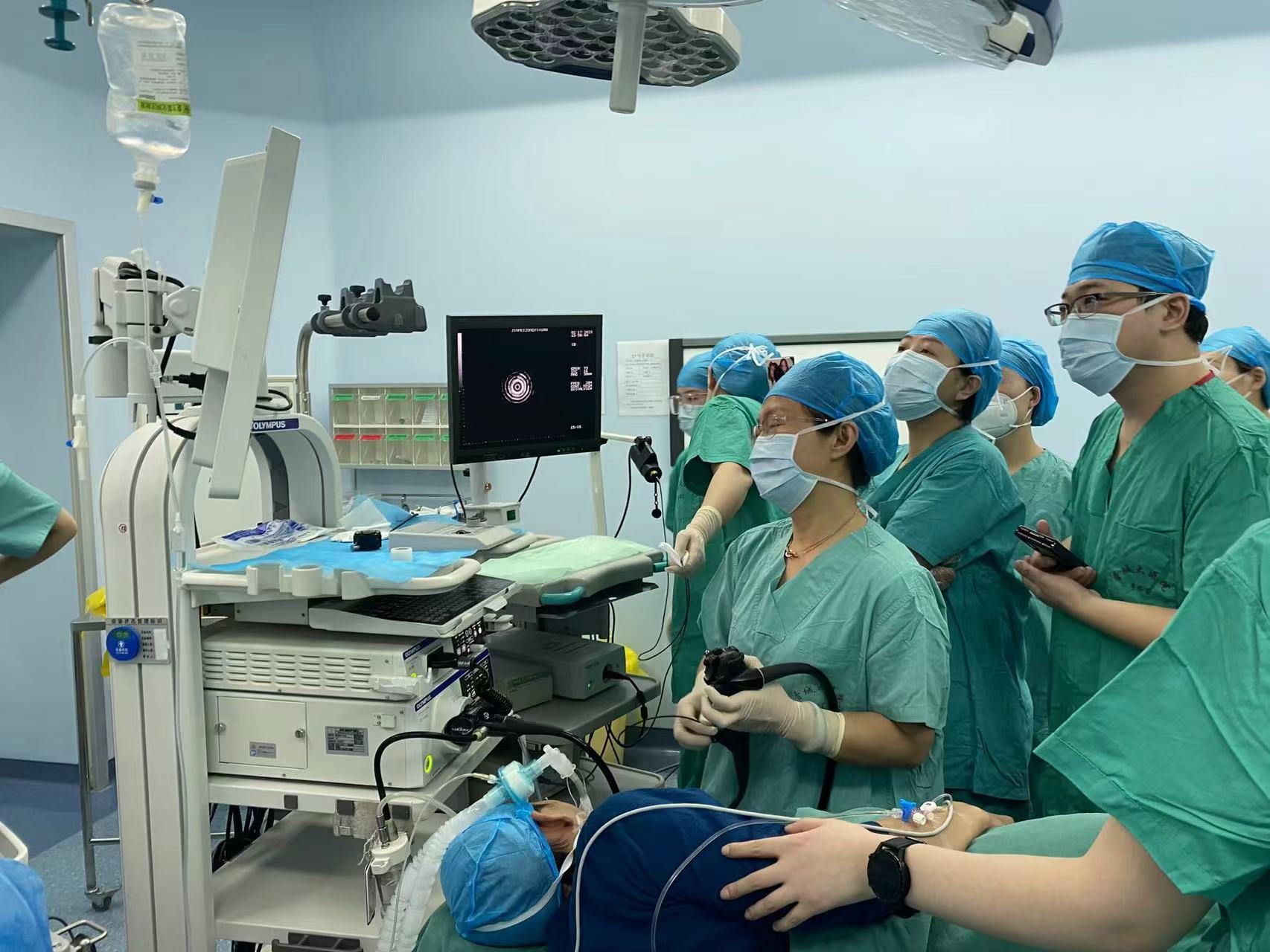 牛宏主任團隊超聲內(nèi)鏡穿刺檢查(EUS-FNA).jpg 牛宏主任團隊超聲內(nèi)鏡穿刺檢查(EUS-FNA).jpg