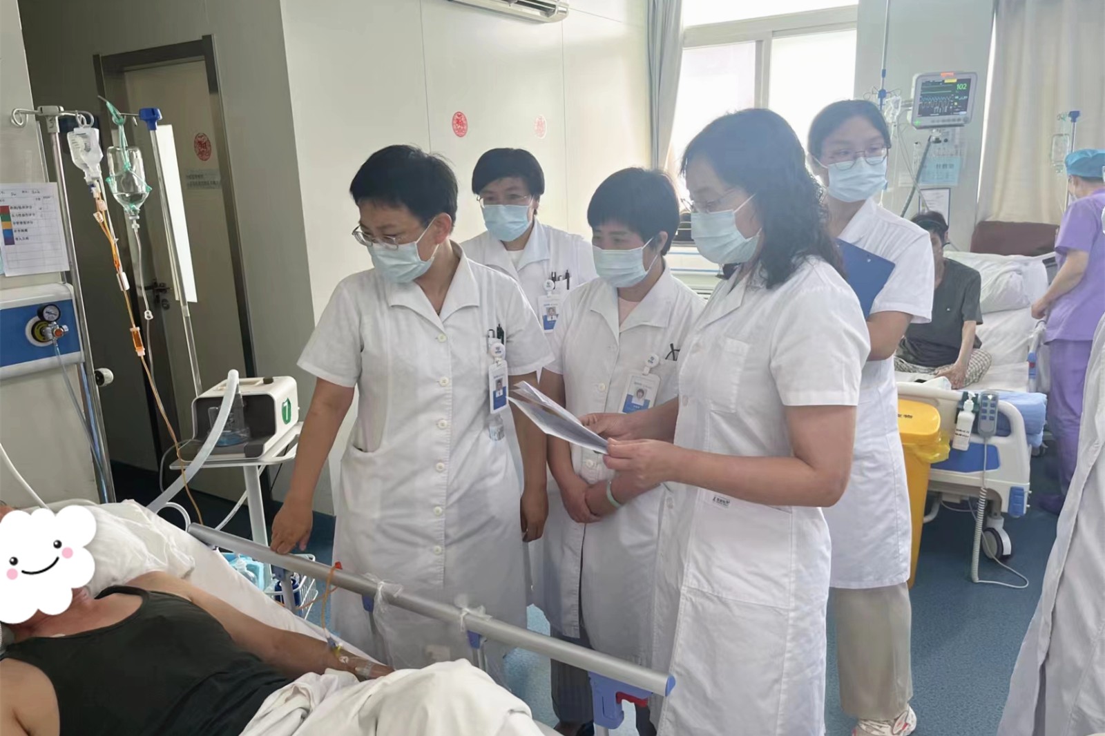 查房2.jpg 查房2.jpg